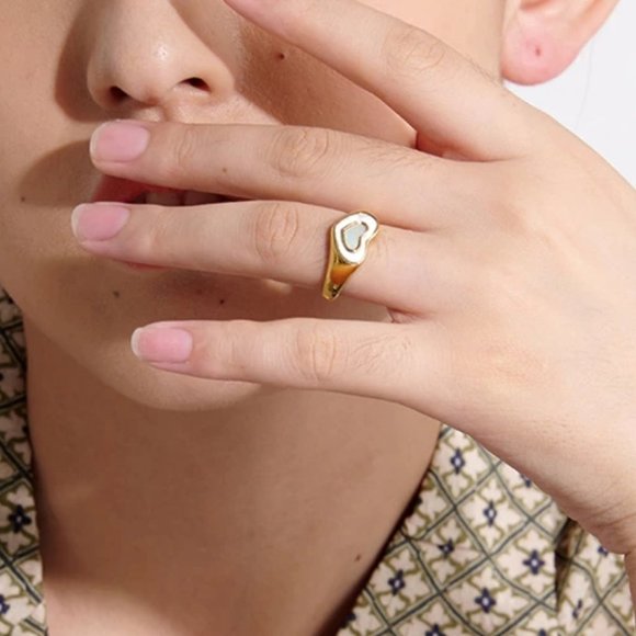 NEW 18K Gold Plated Mother Of Pearl Shell Heart Ring - Picture 4 of 8